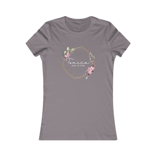 Toxica pero no tuya (white letters) Women's Favorite Tee