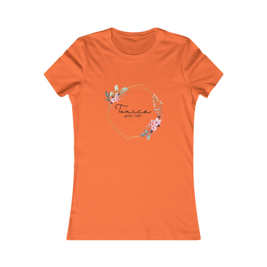Toxica pero cute w flowers - Women's Favorite Tee